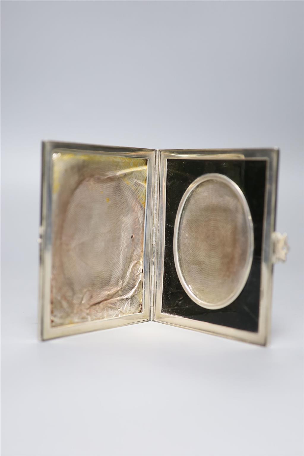 A late Victorian silver rectangular photograph case, John Milward Banks, London, 1896, 11.2cm (interior a.f.).
